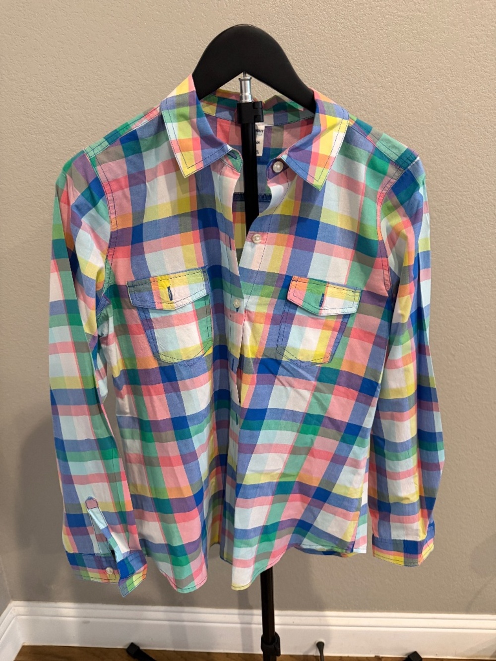 Old Navy plaid button down shirt size medium